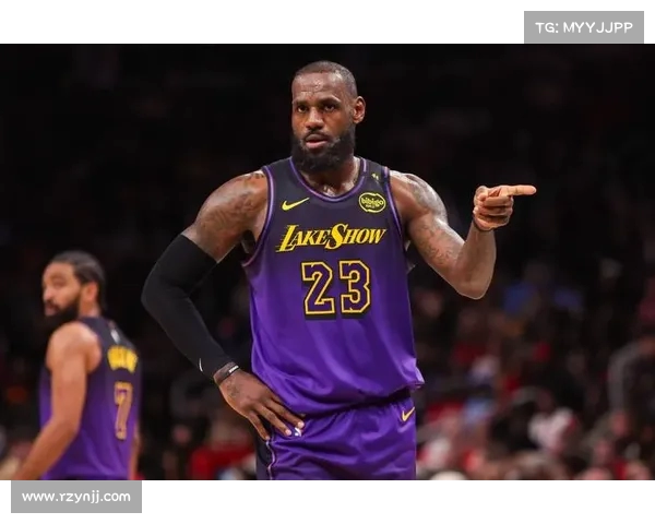 詹姆斯首秀引关注 姆博莫曼联首场亮相精彩表现回顾