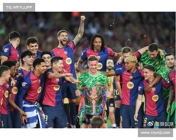 甘伯杯罗贝托被换下时全场起立鼓掌致敬前巴萨队长的感人时刻 甘伯杯罗贝托被换下时全场起立鼓掌致敬前巴萨队长的感人时刻